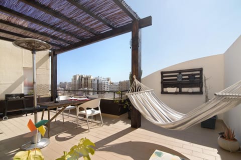 Property building, Balcony/Terrace, Living room
