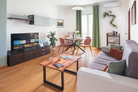 TV and multimedia, Living room, Seating area, Dining area, Entertainment, heating, heating, internet, internet, air conditioner, air conditioner