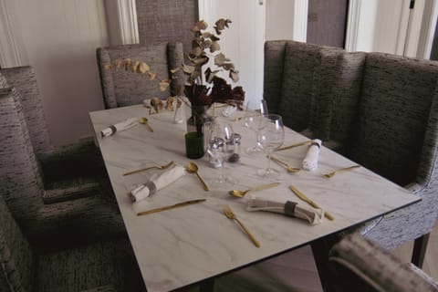 Food and drinks, Dining area, Food