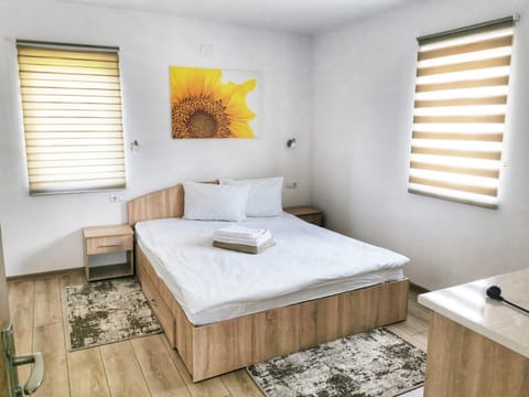 Bedroom, towels
