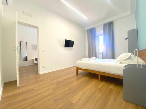 Bed, TV and multimedia, Photo of the whole room, Bedroom, wardrobe