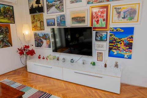 TV and multimedia, Decorative detail