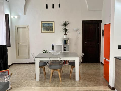 Day, Living room
