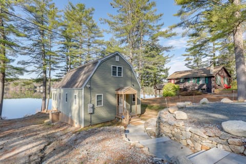 Lakefront Cabin with Panoramic Water View and Access Cabin in Sunapee