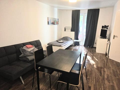 Bed, TV and multimedia, Living room, Photo of the whole room, Seating area, Dining area, Bedroom