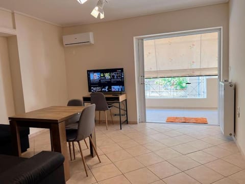 TV and multimedia, Living room, Seating area, Dining area, air conditioner