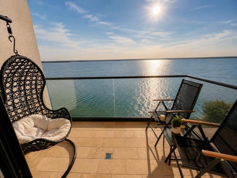 Balcony/Terrace, Lake view
