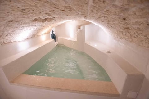 Hot Tub, Swimming pool