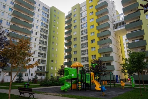 Property building, Communal lounge/ TV room, Day, Natural landscape, Children play ground, Evening entertainment