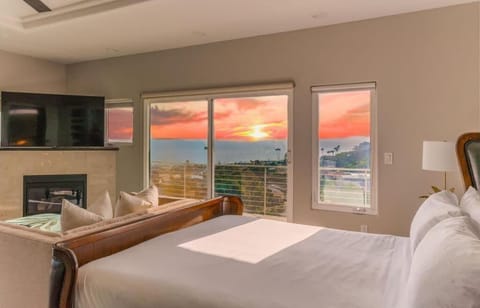 California Dreamin Your Ocean-View Sanctuary House in Pacific Beach