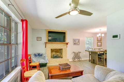 Quaint Oxford Home about 2 Mi to Ole Miss and The Grove! House in Oxford