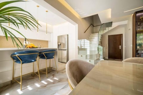 Kitchen or kitchenette, Seating area