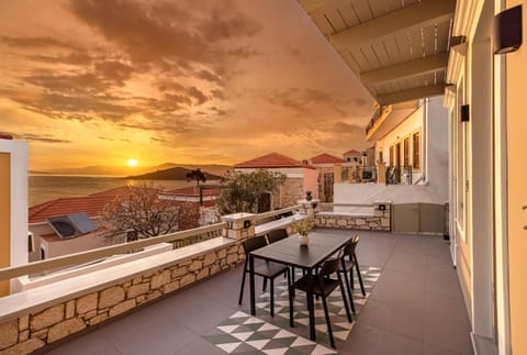 Patio, Natural landscape, View (from property/room), Balcony/Terrace, Dining area, Mountain view, Sunrise, Sunset