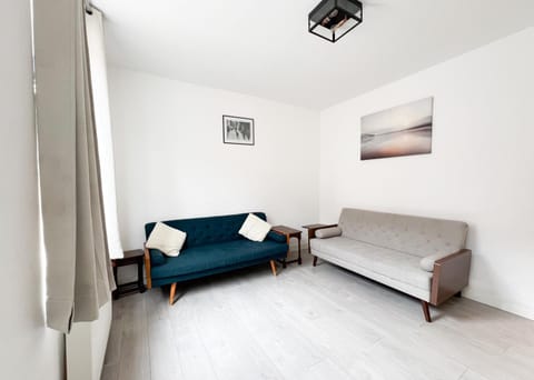 Modern 4 Bed En-suite House in Leeds - Free parking Apartment in Leeds