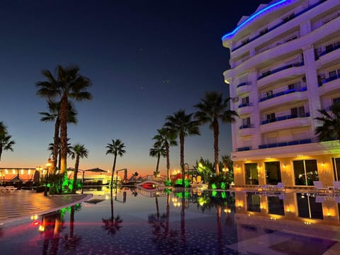 Night, Swimming pool, Location