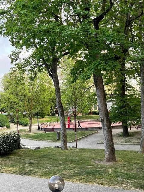 Neighbourhood, Garden