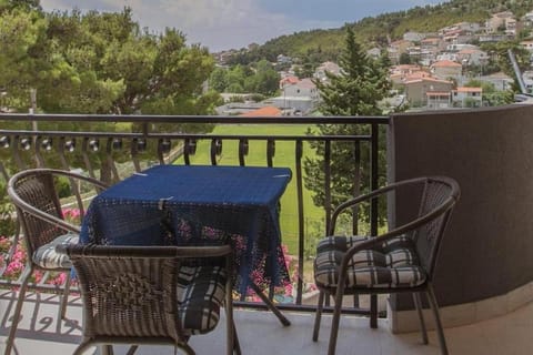 Property building, Balcony/Terrace, children, Family