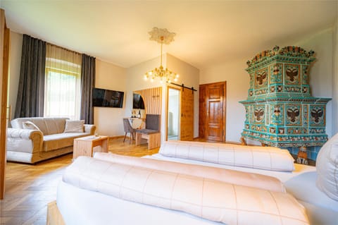 Bed, Living room, Photo of the whole room, Seating area
