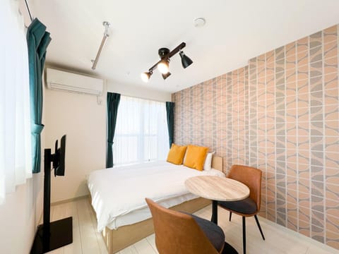 Bed, Seating area, Bedroom, air conditioner