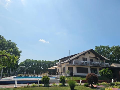 Property building, Swimming pool, Breakfast