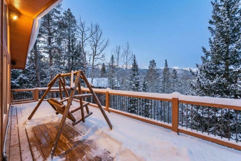 Tranquil 4BR on Peak 7 with Hot Tub Dog Friendly House in Breckenridge
