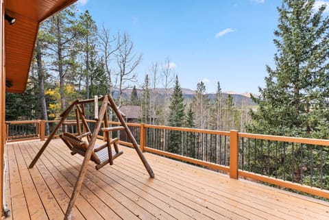 Tranquil 4BR on Peak 7 with Hot Tub Dog Friendly House in Breckenridge