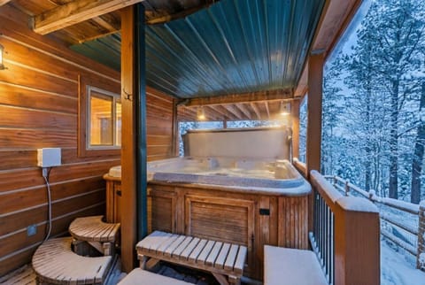 Tranquil 4BR on Peak 7 with Hot Tub Dog Friendly House in Breckenridge