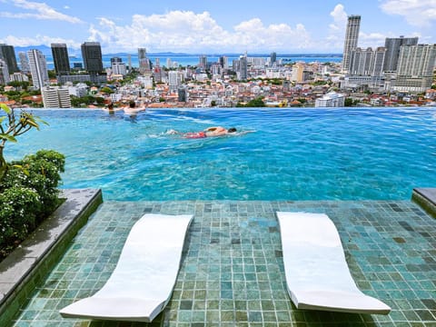 Nearby landmark, Day, City view, Sea view, Swimming pool, sunbed