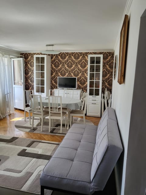Living room, Seating area, Dining area