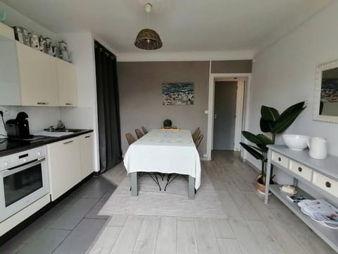 Dining area, minibar, pet friendly, stove