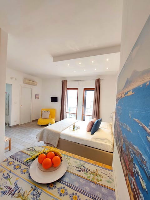 Bed, Photo of the whole room, Dining area, Bedroom