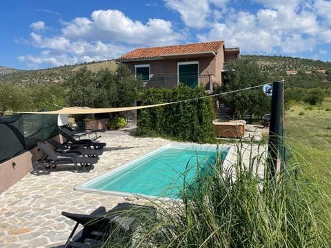 Holiday House Mablo with pool & jacuzzi House in Šibenik-Knin County, Croatia
