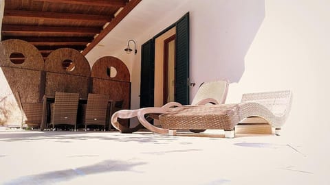 Facade/entrance, Dining area, Garden view