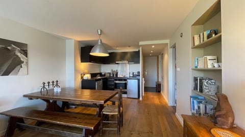 Kitchen or kitchenette, Dining area, oven, stove