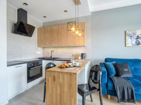 Kitchen or kitchenette, Living room, Food and drinks, Seating area, Dining area, Food, minibar, pet friendly, stove, toaster