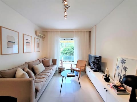 Vouliagmeni Iasonos Residence Central Stylish Flat Apartment in Vouliagmeni