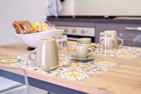 Coffee/tea facilities, Kitchen or kitchenette, Food and drinks, Food, Breakfast