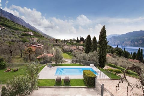 Villa Fuzzys - Un antico casale ristrutturato Villa in Malcesine