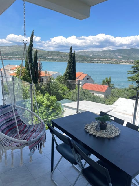 View (from property/room), Balcony/Terrace, Seating area, Sea view