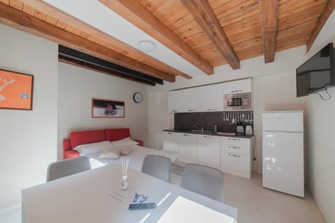 TV and multimedia, Kitchen or kitchenette, Living room