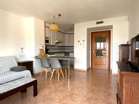 Kitchen or kitchenette, Seating area, Dining area