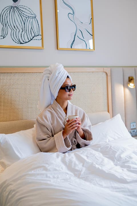 Bed, People, Bedroom, towels