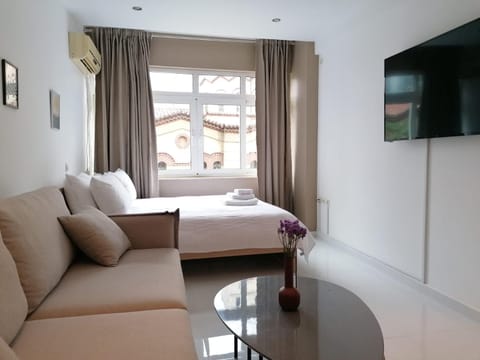 Bed, Living room