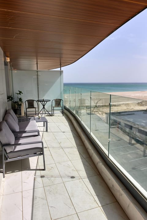 Day, Natural landscape, View (from property/room), Balcony/Terrace, Seating area, Beach, Sea view