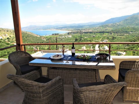 Patio, Natural landscape, Balcony/Terrace, Balcony/Terrace, Seating area, Dining area, City view, Mountain view, Sea view