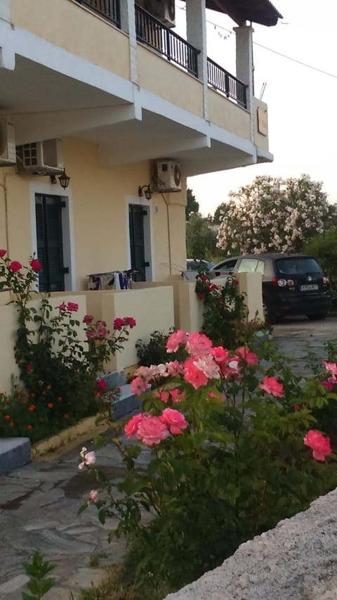 Rose Garden Rooms Bed and Breakfast in Moraitika