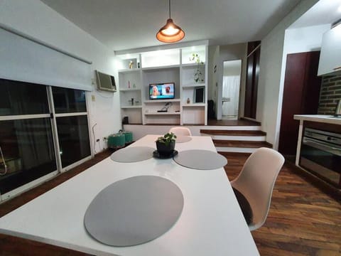 TV and multimedia, Seating area, Dining area