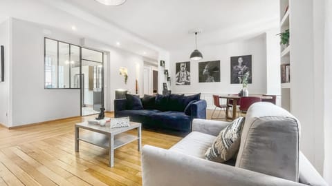 Communal lounge/ TV room, Living room