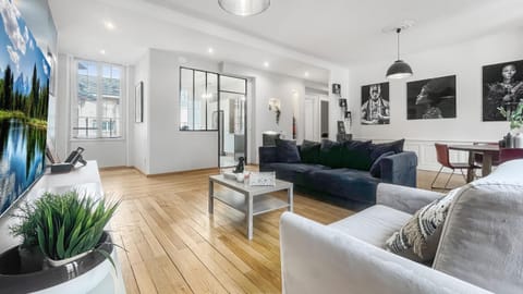 Communal lounge/ TV room, Living room