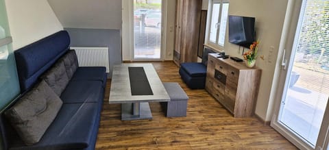 Communal lounge/ TV room, TV and multimedia, Living room